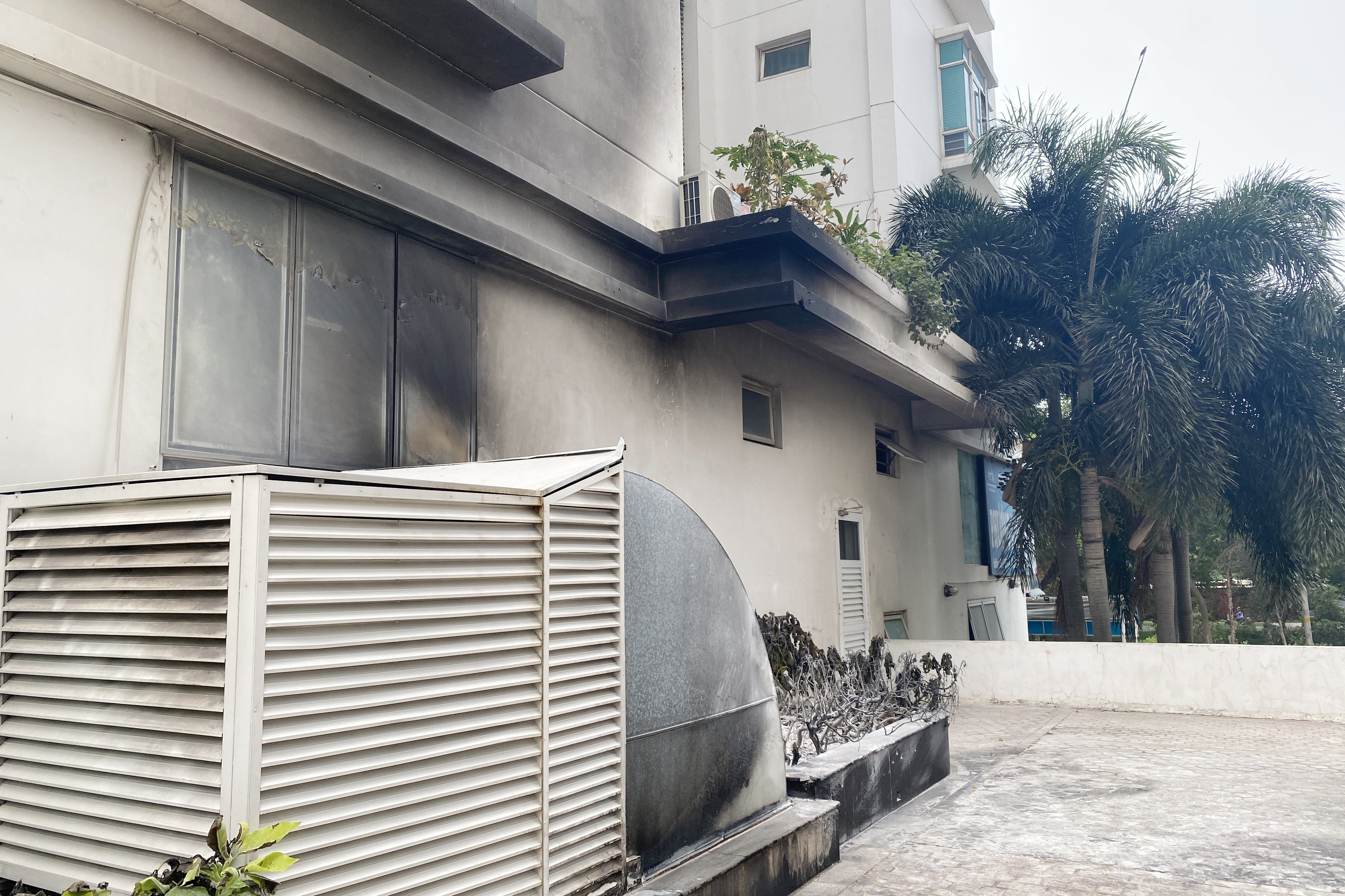 Cu dan chung cu o TP.HCM hoang mang vi sanh, ham bi dot 4 lan hinh anh