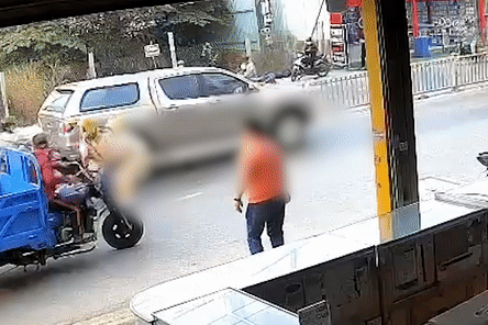 Khoanh khac oto tong vao to cong tac khien can bo CSGT hy sinh hinh anh