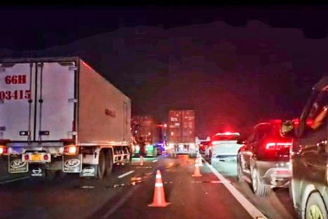 Nguoi dan ong gap nan khi chay xe may vao cao toc TP.HCM - Trung Luong hinh anh