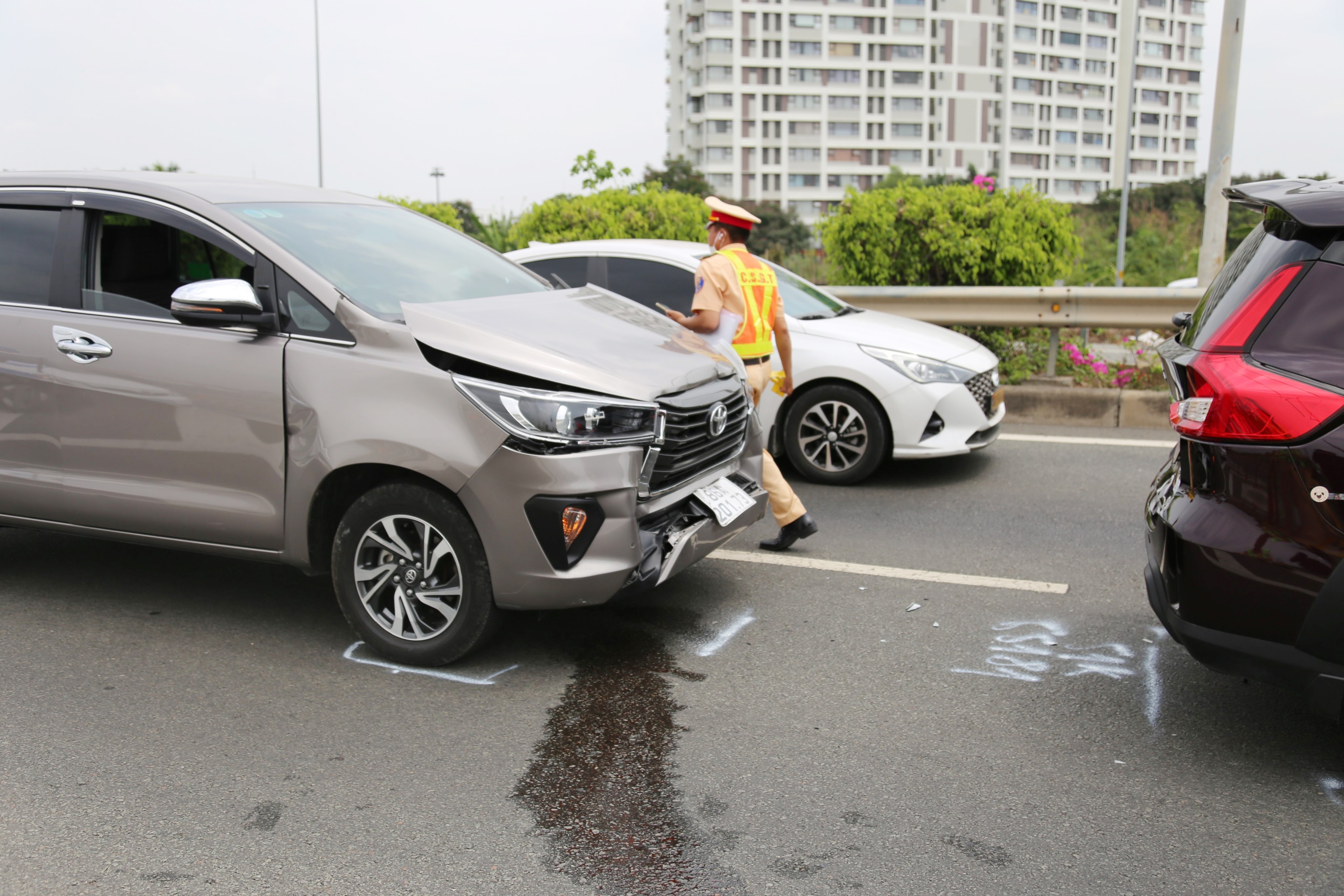 Dong tam thoi cao toc TP.HCM - Dau Giay de xu ly 3 su co giao thong hinh anh