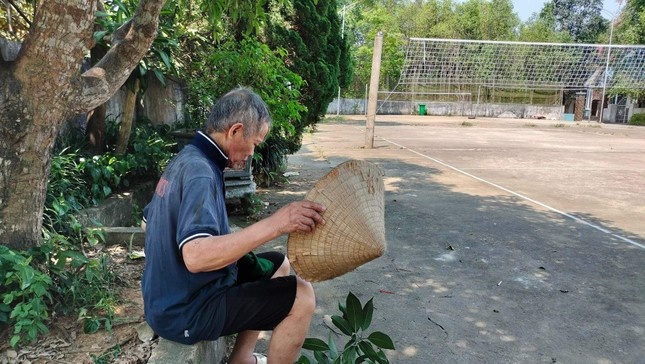 Nguoi dan o 'chao lua' bi cat dien luc nang nong 42 do C hinh anh