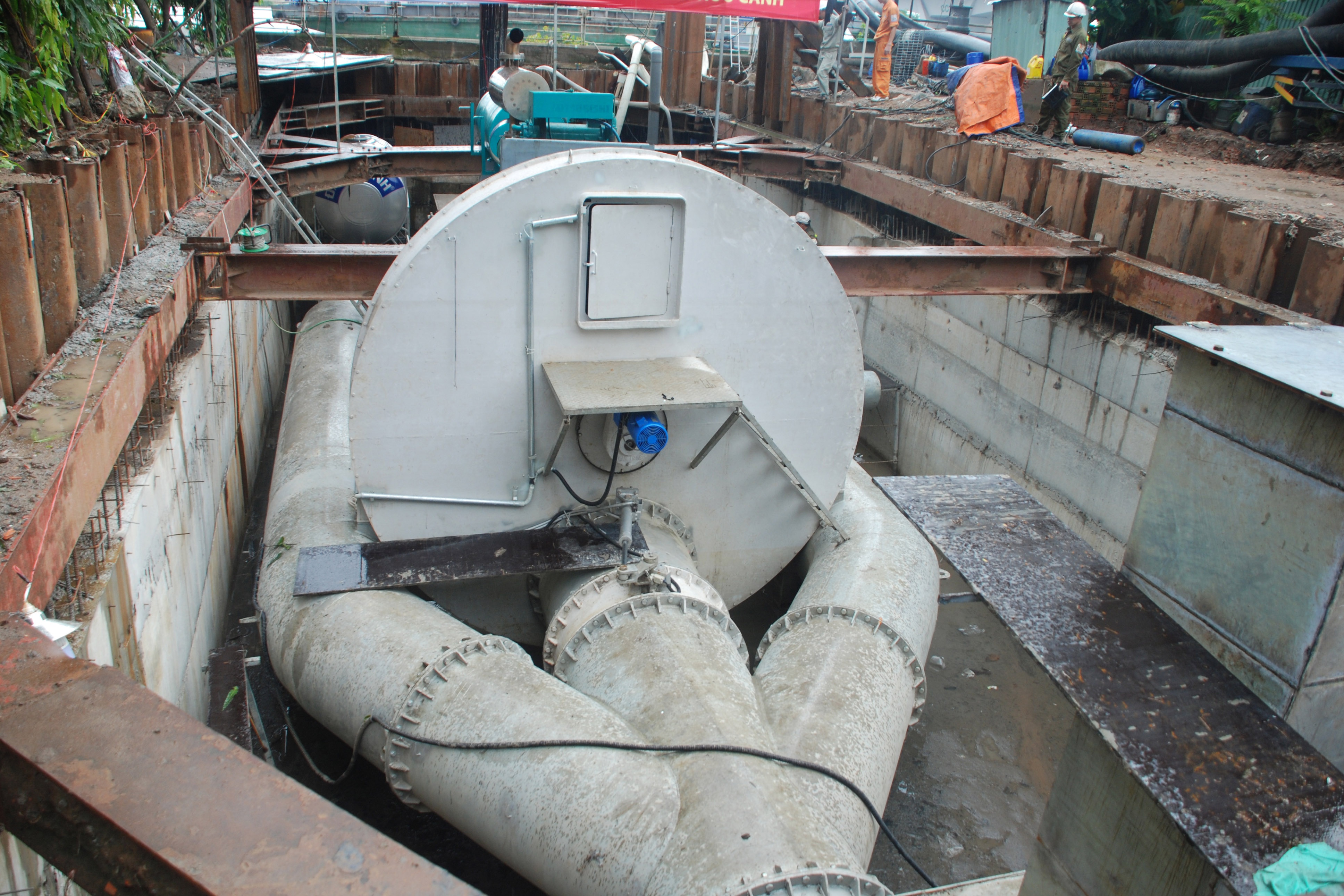 Chu 'sieu may bom' chong ngap se kien khi TP.HCM cham dut hop dong hinh anh