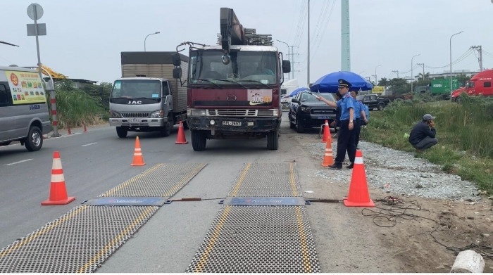 Tu 1/6, su dung bo can tu dong kiem tra tai trong xe tren quoc lo 5 hinh anh