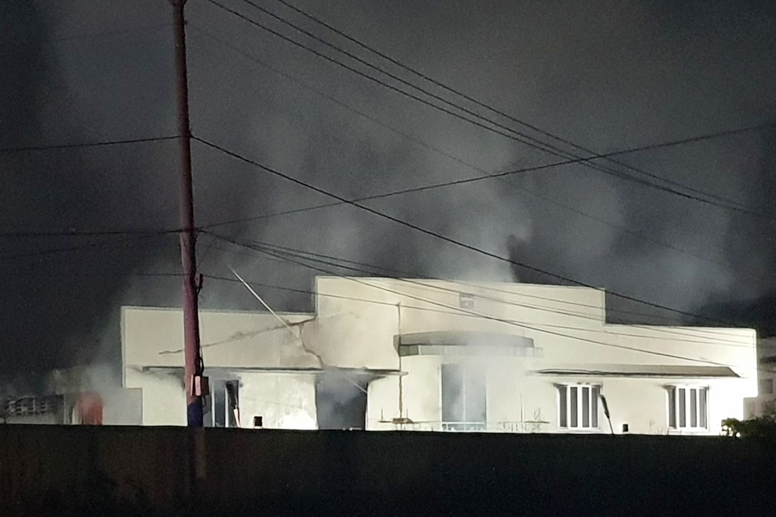 chay nha xuong anh 1