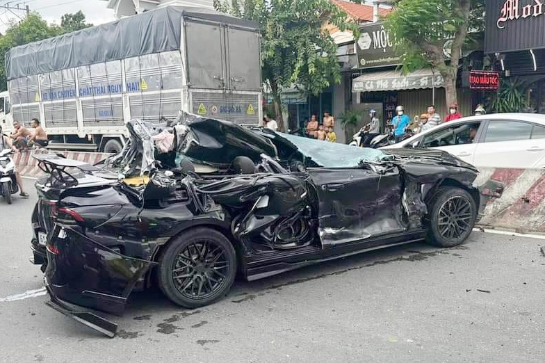 Oto tong nhieu xe may dung den do o Binh Duong hinh anh