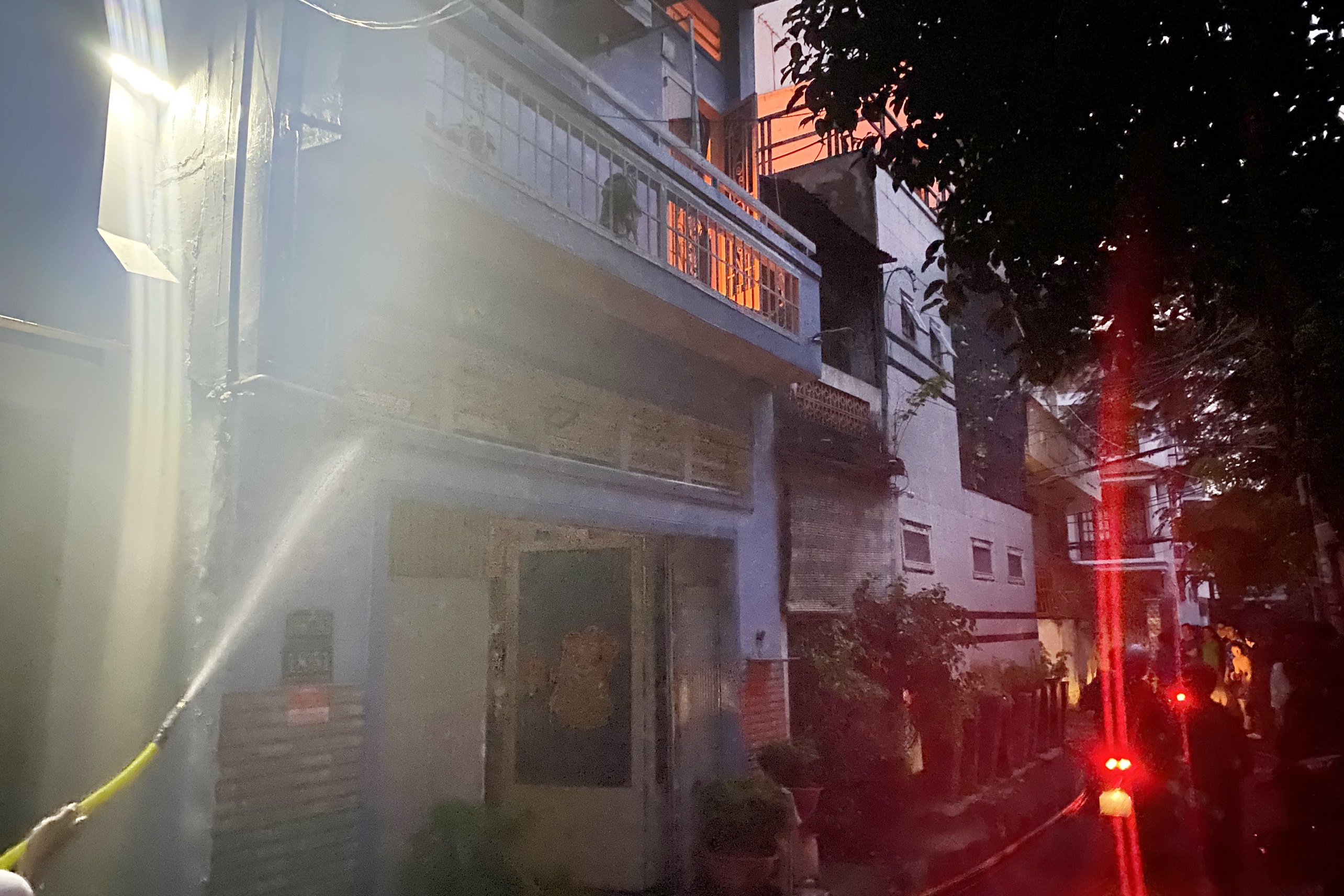 Chay nha 3 tang o TP.HCM hinh anh