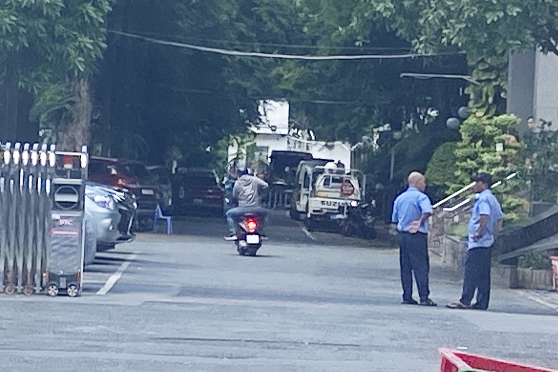 Nguoi dan ong bi dien giat tu vong khi kiem tra cuc nong dieu hoa hinh anh