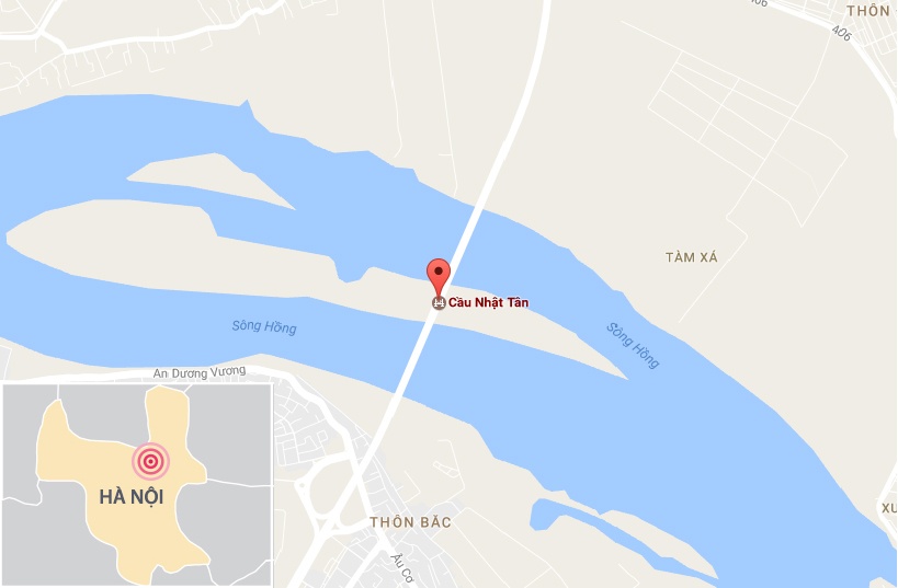 đâm liên hoàn trên cầu Nhật Tân ảnh 3 dam lien hoan tren cau Nhat Tan anh 3