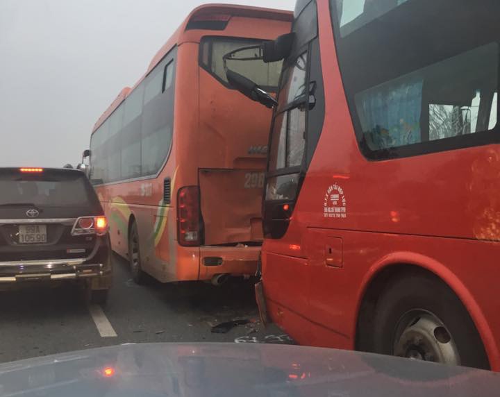 Cao toc Phap Van - Cau Gie un tac vi 3 oto tong lien hoan hinh anh