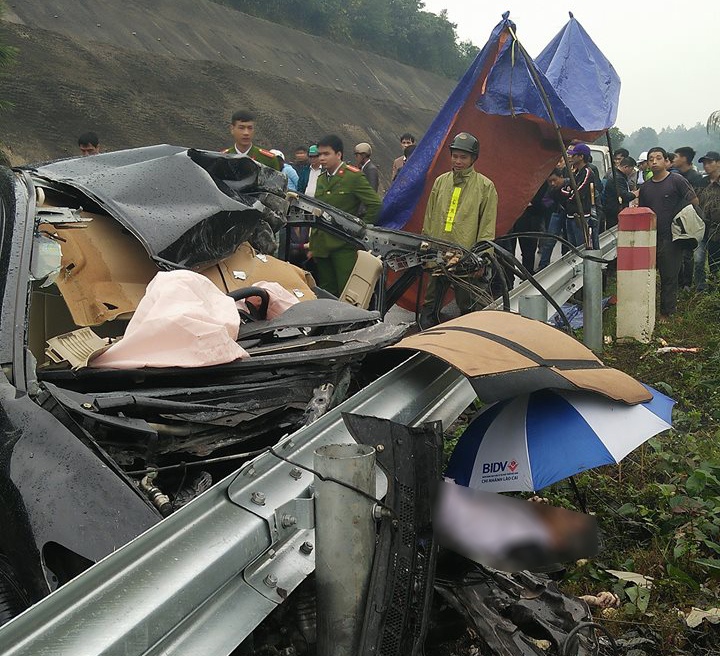 Giam doc ngan hang tu vong sau tai nan tren cao toc hinh anh