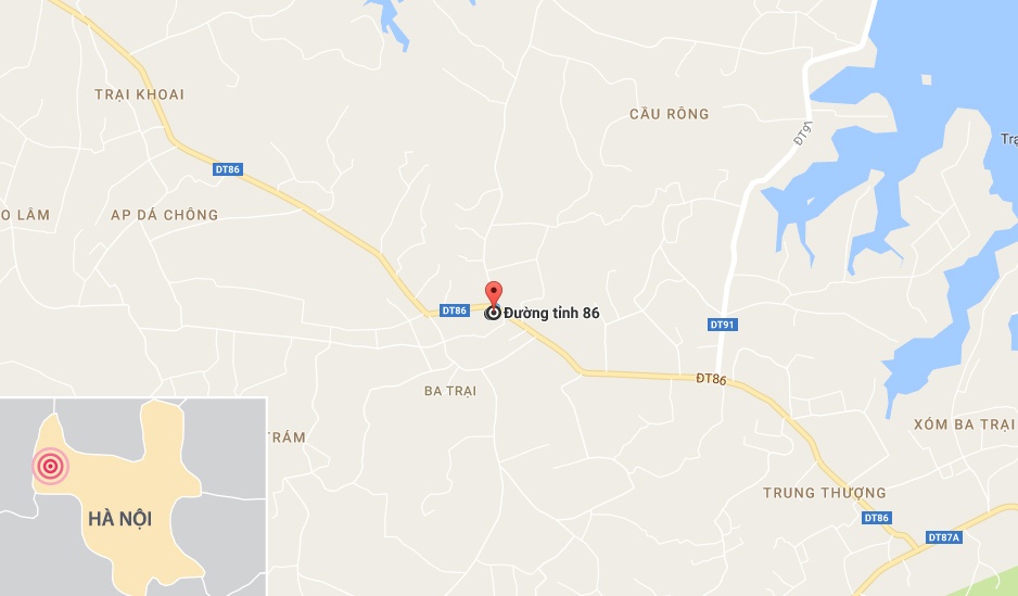 Oto dam bay nguoi dan ong anh 1