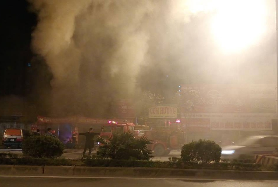 Chay cua hang sua xe may sang mung 1 Tet o Ha Noi hinh anh