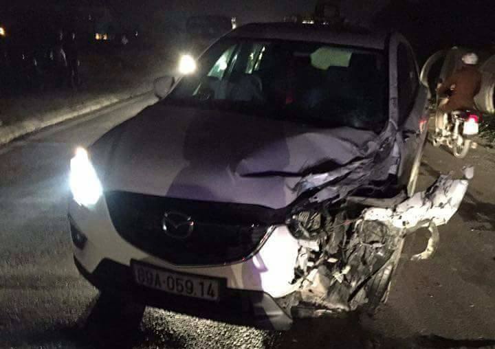 Xe may tong truc dien oto, ba thanh nien tu vong hinh anh