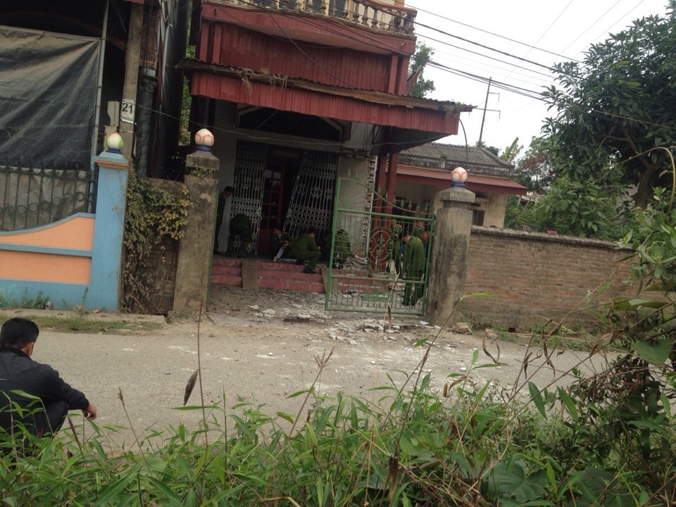 nhà trưởng công an xã phát nổ  ảnh 1 nha truong cong an xa phat no anh 1