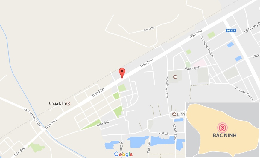 Hai me con suyt chet duoi gam xe tai anh 2