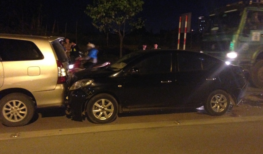 gây tai nạn liên hoàn rồi bỏ chạy ảnh 1 gay tai nan lien hoan roi bo chay anh 1