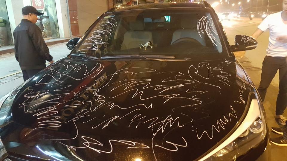 Xe hop bi ve chi chit vi do chan loi vao nha hinh anh