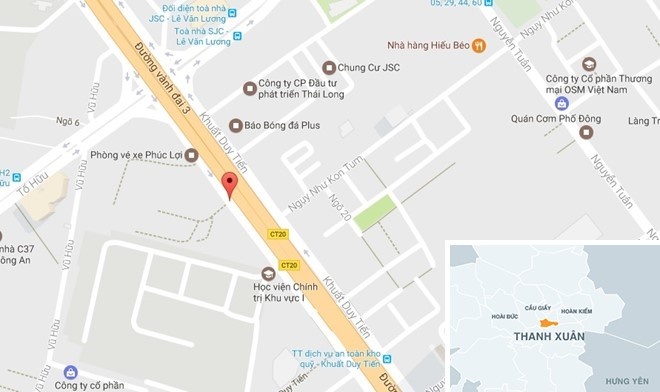 Tai xe lui xe tai tren pho anh 1