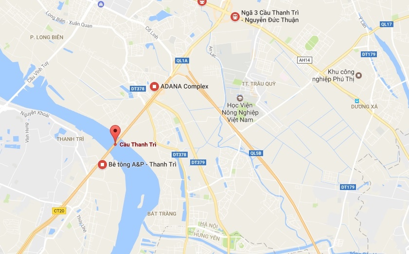 xe tai bi lat giua cau thanh tri anh 2