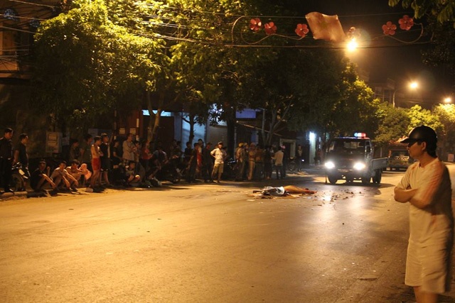 Hai xe may tong nhau, 2 nguoi tu vong hinh anh