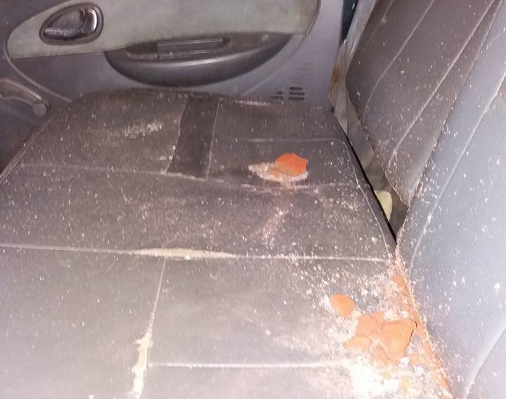 xe tải bị ném gạch trên quốc lộ ảnh 2 xe tai bi nem gach tren quoc lo anh 2