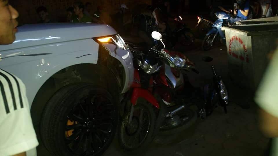 Range Rover gây tai nạn liên hoàn ảnh 1 Range Rover gay tai nan lien hoan anh 1