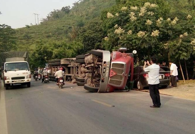 Container lat de hai oto anh 2