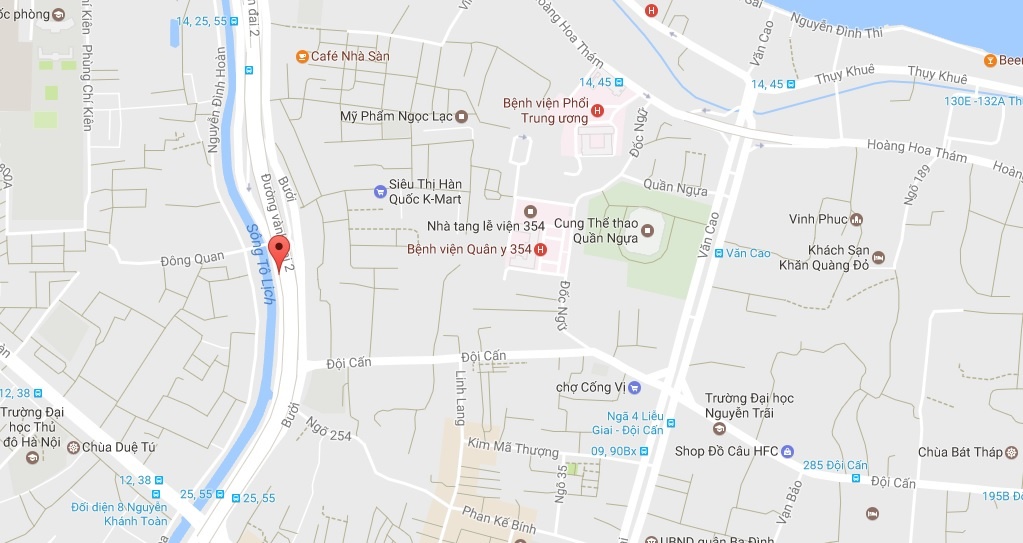 Ôtô đâm liên hoàn trên phố Hà Nội ảnh 2 Oto dam lien hoan tren pho Ha Noi anh 2