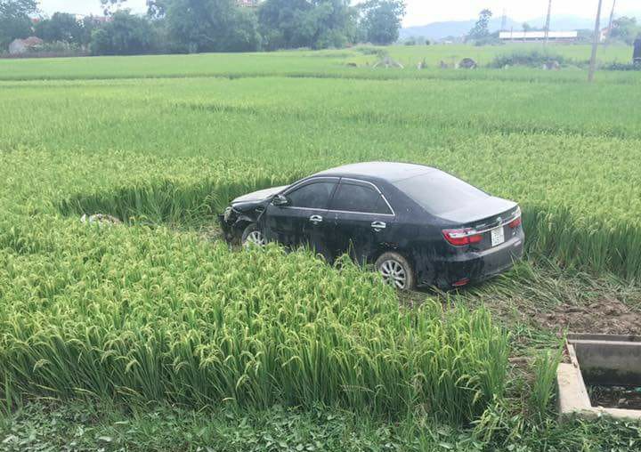 Camry đâm 3 học sinh tử vong ảnh 1 Camry dam 3 hoc sinh tu vong anh 1