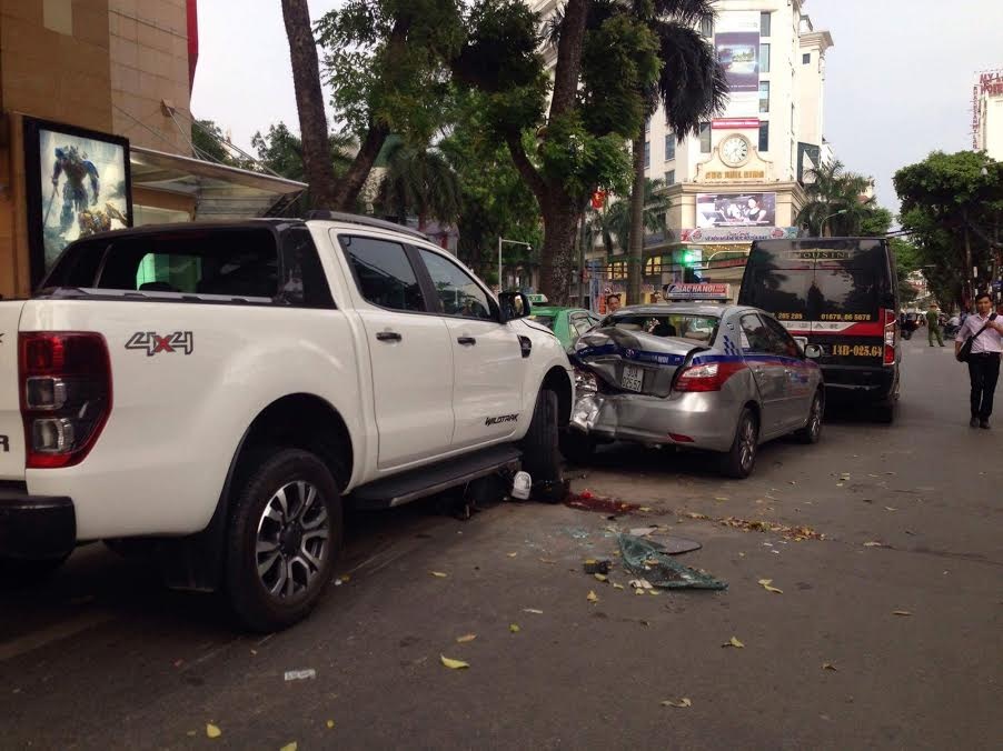 Ford ranger dam lien hoan anh 1