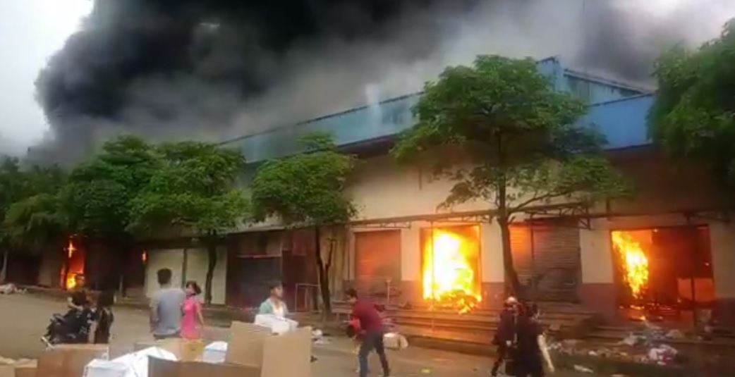 Chay cho o cua khau Tan Thanh, nhieu kiot bi thieu rui hinh anh