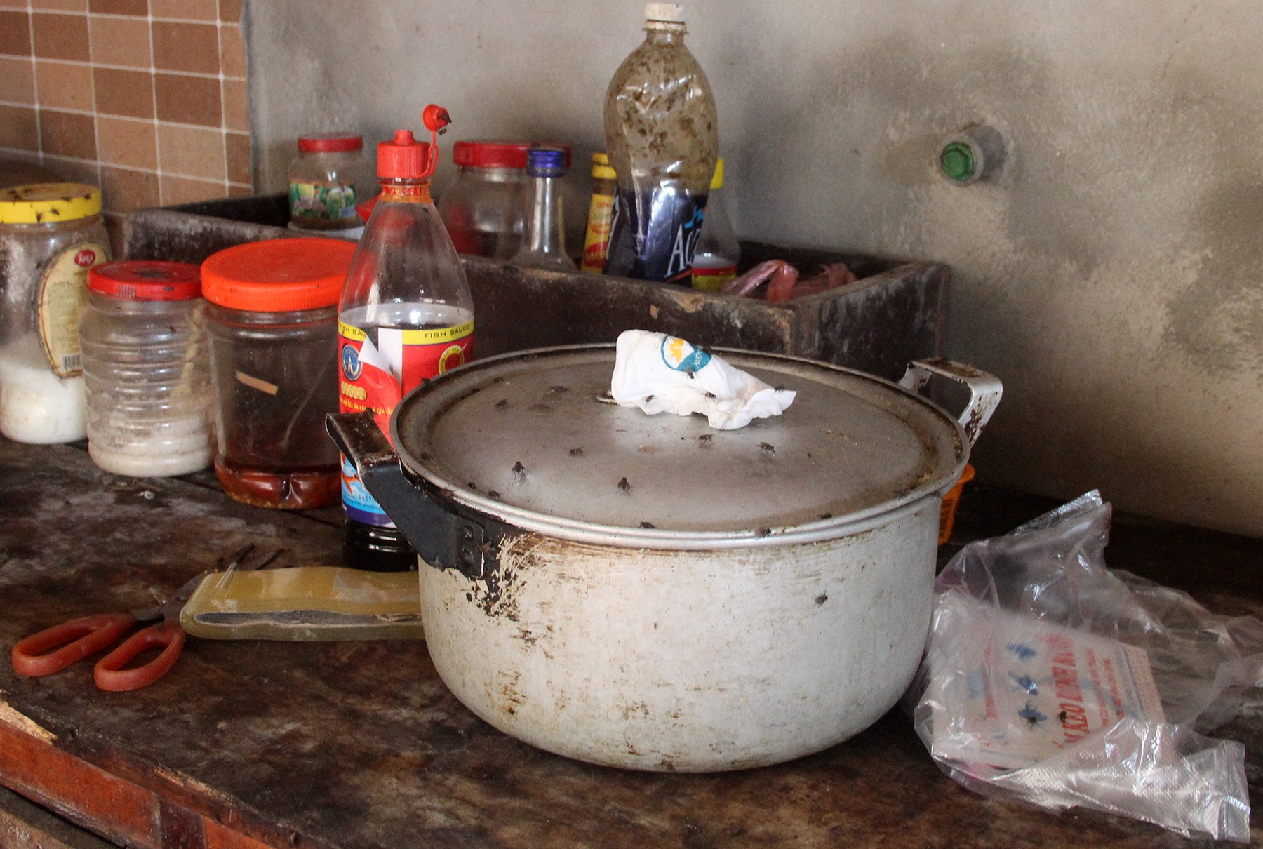 mang ruoi ra duong chan oto cho rac anh 6