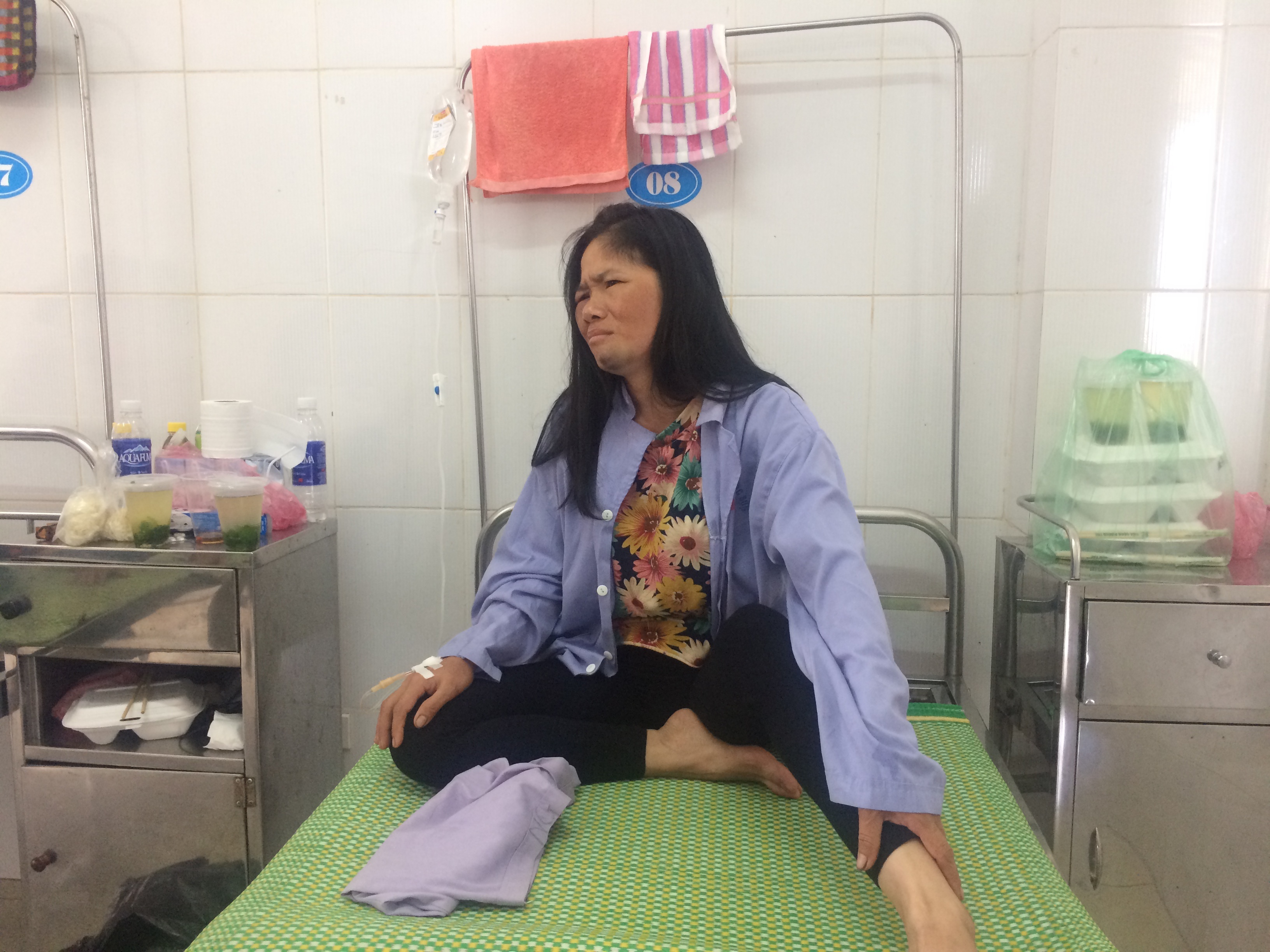 Hai nguoi phu nu ban tam bi danh oan vi nghi bat coc tre em hinh anh