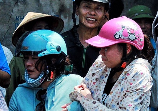 Tim thay 6 thi the trong be nuoc tai xuong banh keo bi chay o Ha Noi hinh anh