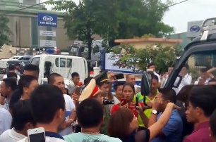 Gan 10 oto dieu hanh phan doi tram BOT o Thai Nguyen hinh anh