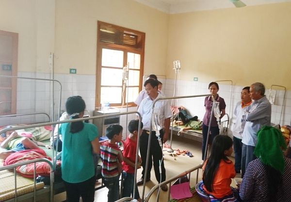 ăn cỗ cưới bị ngộ độc ảnh 2 an co cuoi bi ngo doc anh 2