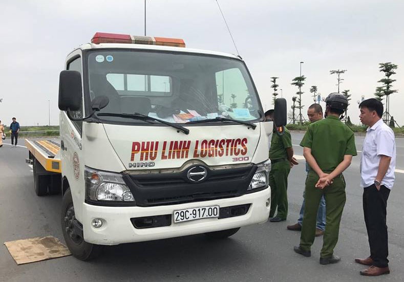 Xe cuu ho tong 2 nguoi tu vong, 1 nguoi bi thuong hinh anh