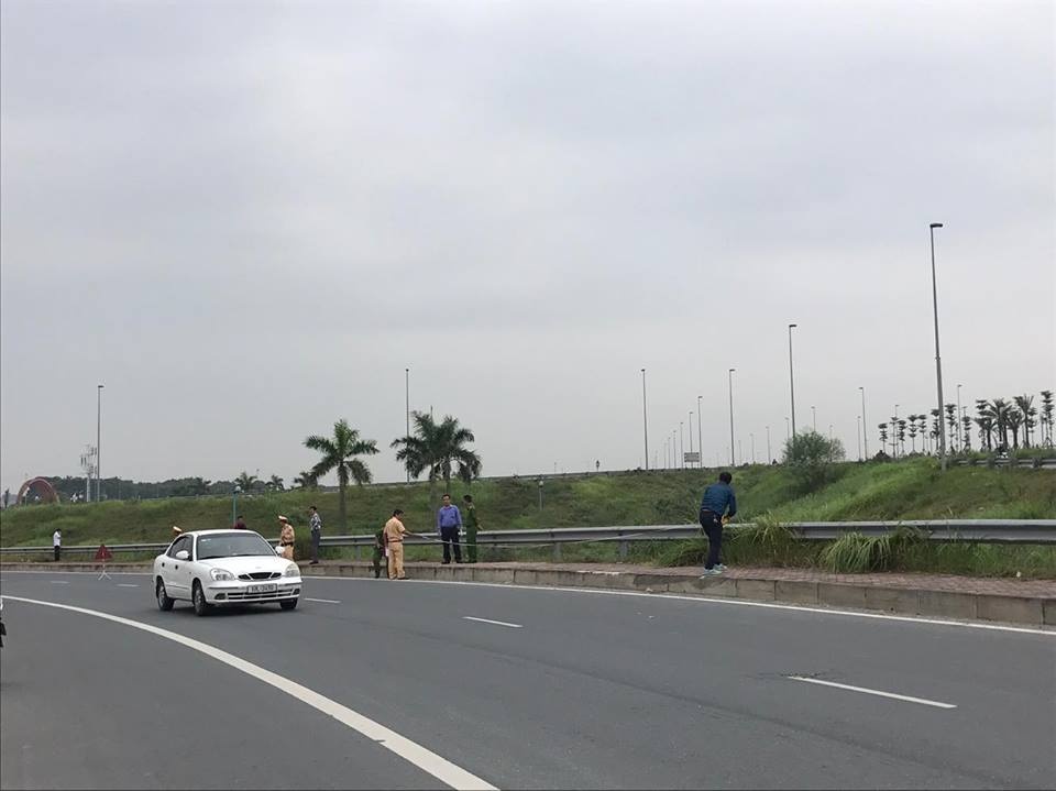 Xe cứu hộ đâm chết người ảnh 2 Xe cuu ho dam chet nguoi anh 2