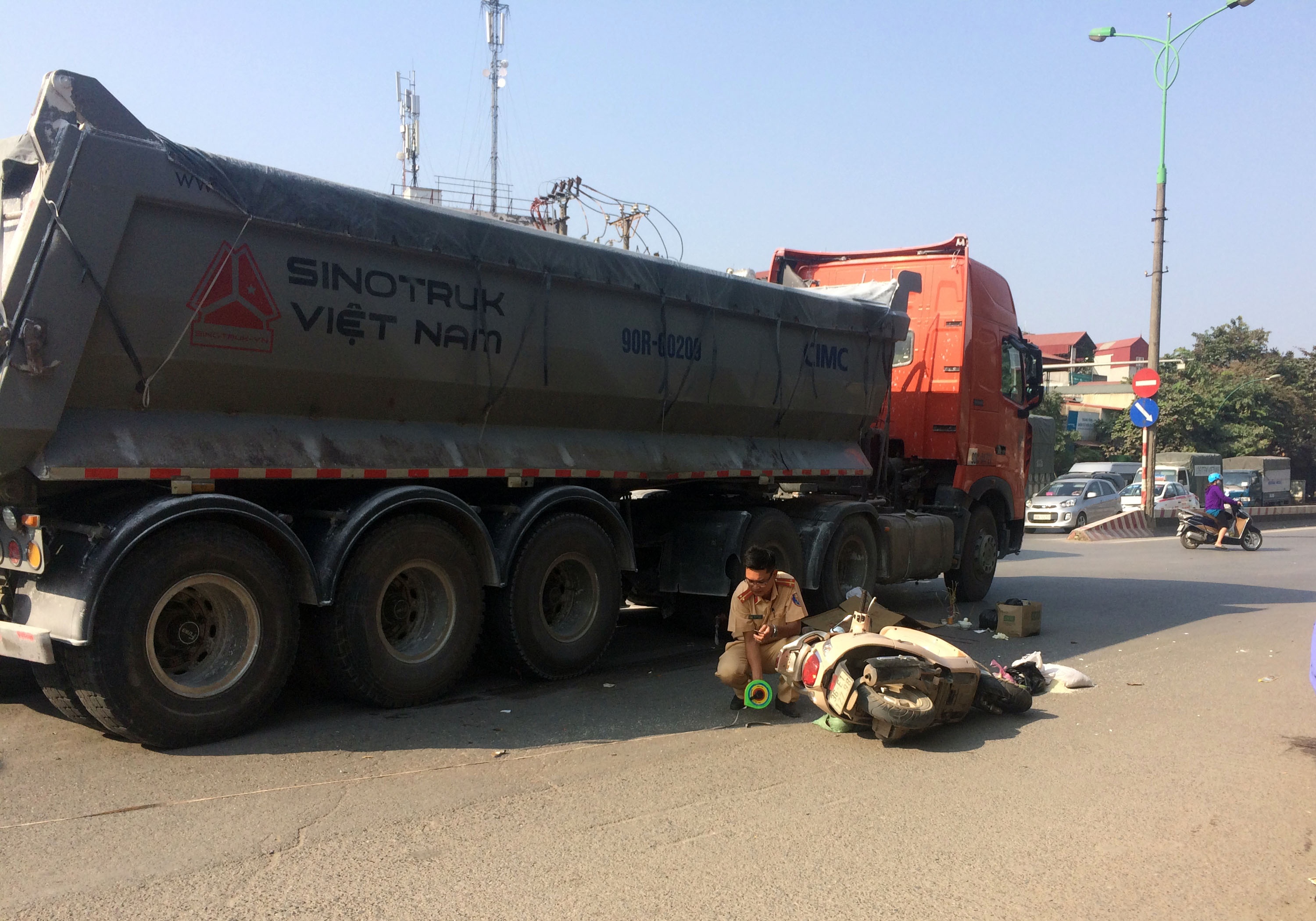 xe ben can tu vong nguoi phu nu anh 1