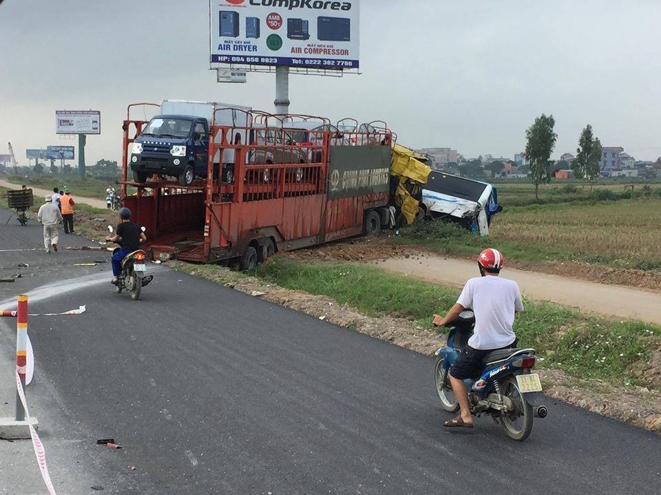xe đầu kéo đâm xe khách ảnh 1 xe dau keo dam xe khach anh 1
