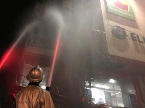 Chay quan tra sua o Ho Guom Plaza hinh anh