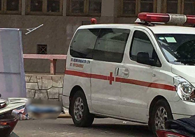 Nam thanh nien roi tu tang 6 DH Xay dung xuong dat tu vong hinh anh