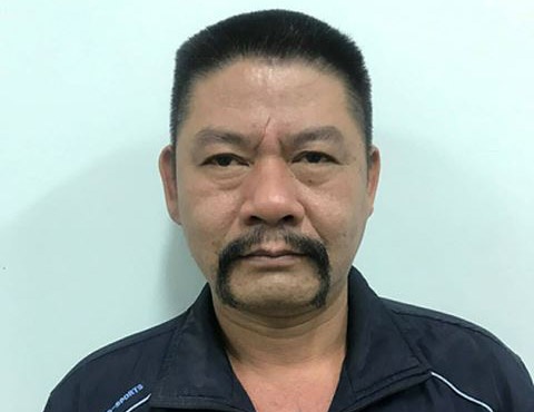Chu tiem tap hoa chem ke dot nhap bi khoi to hinh anh