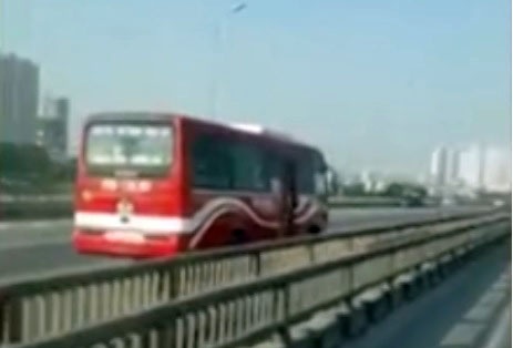 xe khách phóng ngược chiều ảnh 1 xe khach phong nguoc chieu anh 1