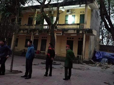 Sap lan can truong hoc, 13 hoc sinh nhap vien hinh anh