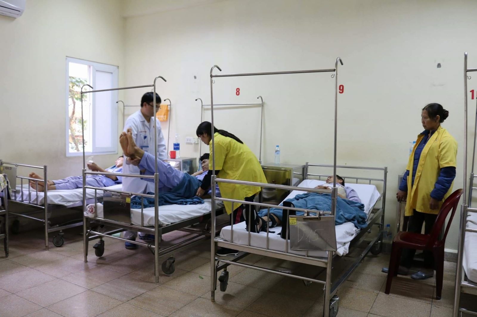 Sap gian giao cong trinh nha ga cap treo Yen Tu, 4 nguoi bi thuong hinh anh