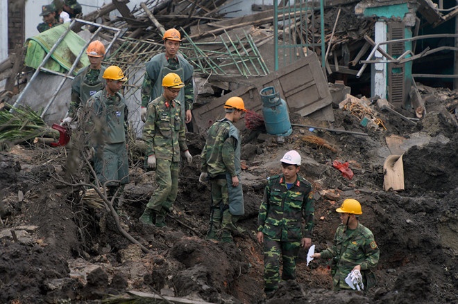 Ban giao gan 7 tan dau dan trong vu no o Bac Ninh cho truong ban hinh anh