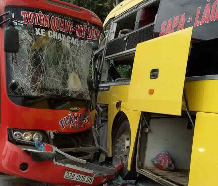 hai xe khách đấu đầu ảnh 1 hai xe khach dau dau anh 1