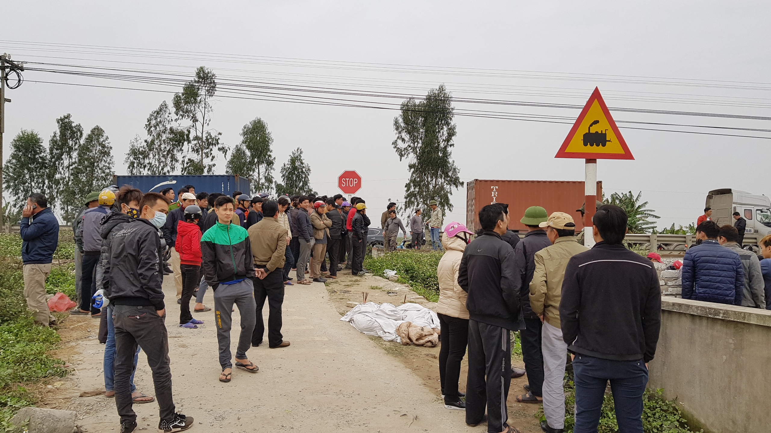 tàu hỏa đâm xe máy ảnh 2 tau hoa dam xe may anh 2