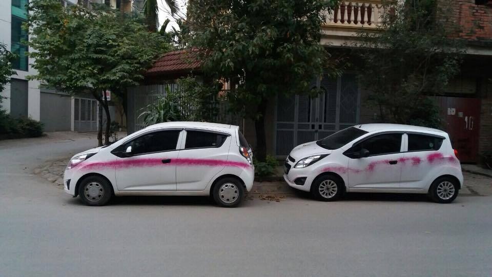 Cong an dieu tra vu gan 10 oto bi xit son ban trong dem hinh anh